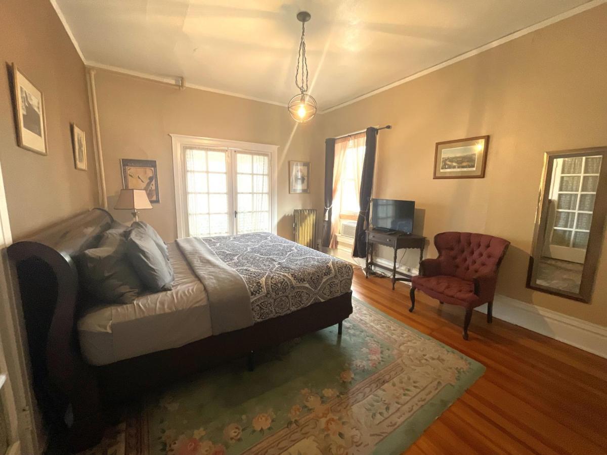 The Holiday Chalet Victorian Hotel 3*