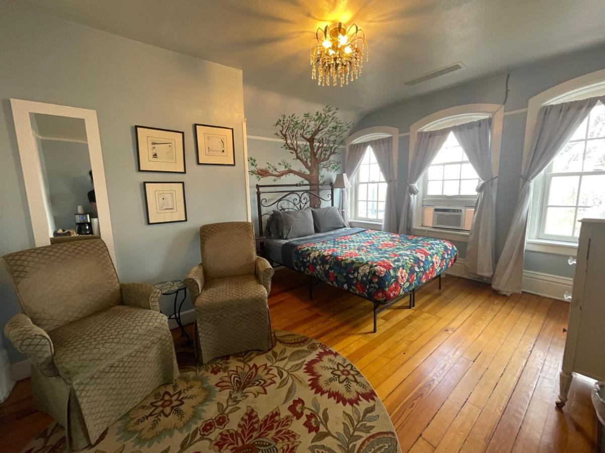 The Holiday Chalet Victorian Denver