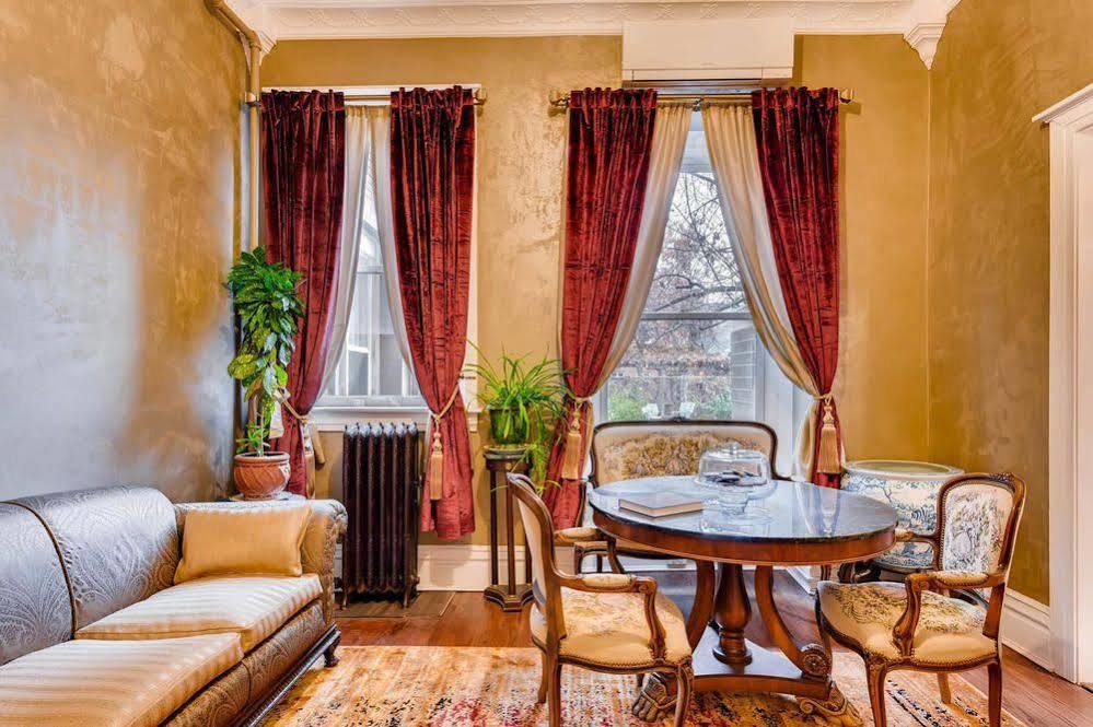 The Holiday Chalet Victorian Hotel DEN